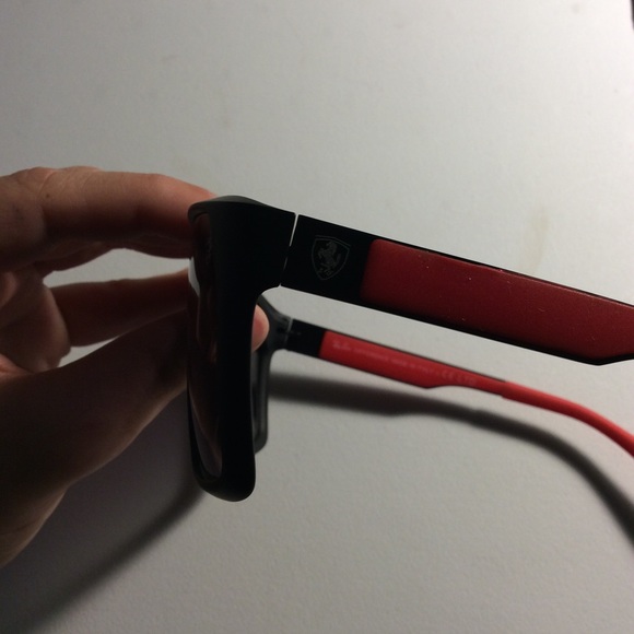 Ray Ban x Ferrari Collection - Picture 5 of 9